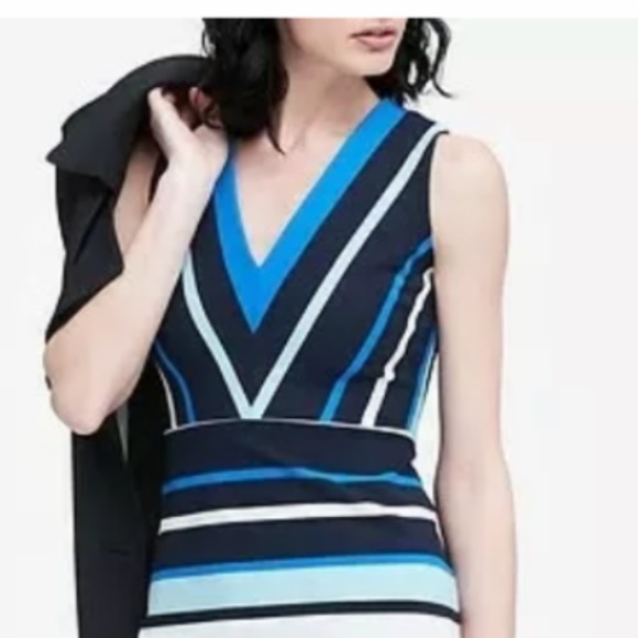 Banana Republic V-neck Ponte Sheath - Picture 3 of 3